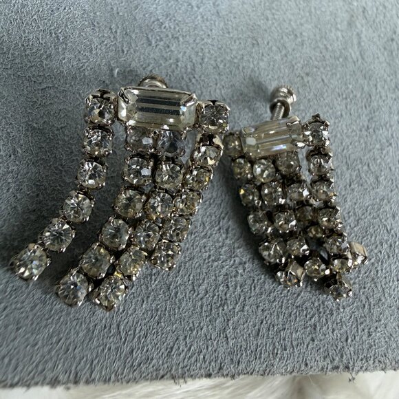 Vintage Clear Rhinestone Fringe Silver Tone Screw Back Earrings - Picture 5 of 9